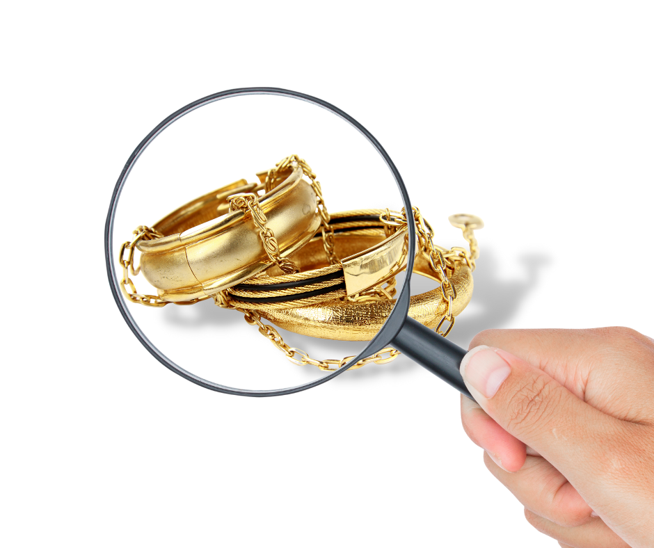 Verificare oro vero con lente di ingrandimento
